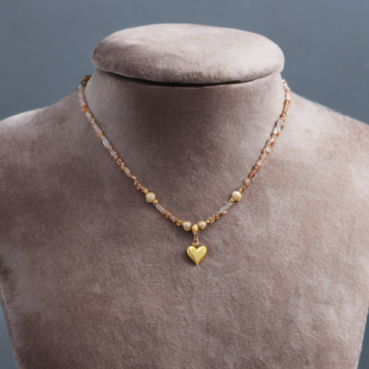Halskette mit Herzanhänger und Perlensteinchen // H7