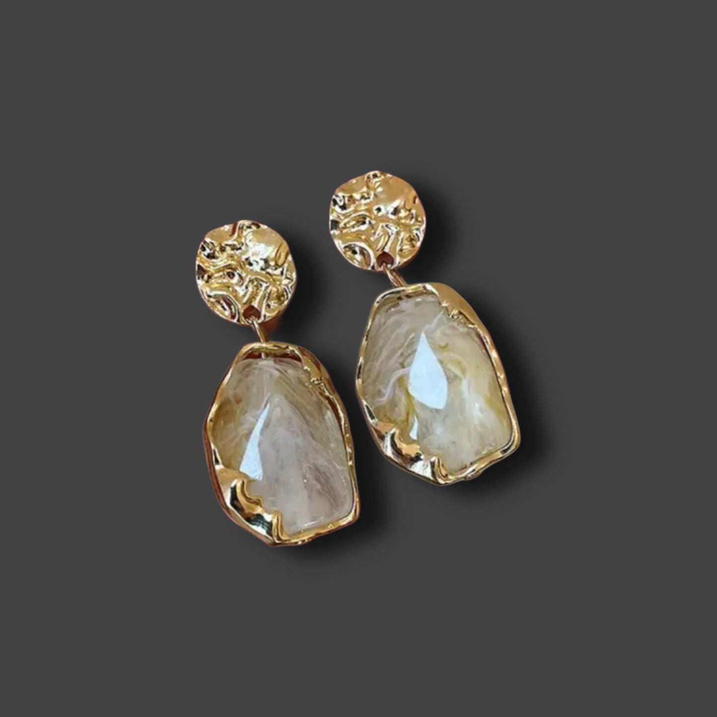 Vintage inspirierte Creme Ohrringe aus Harz // O19